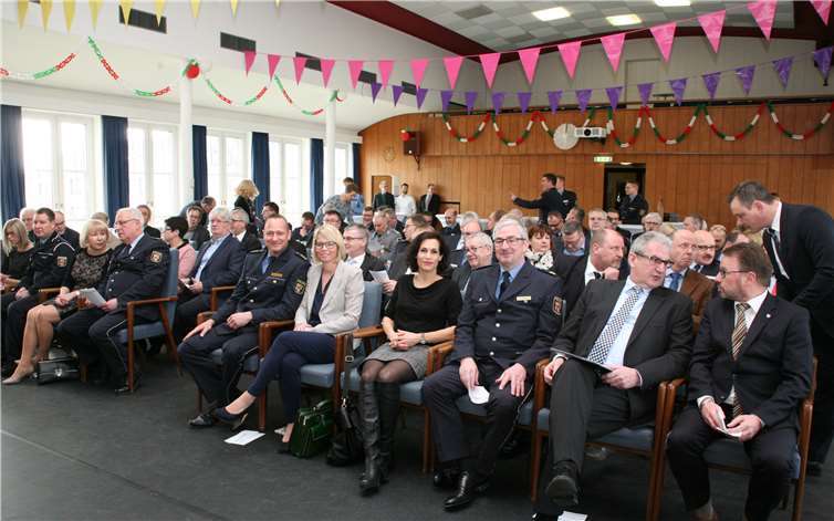 Gut 100 geladene Gäste verfolgten im Mayener Rathaus den feierlichen Wechsel an der Spitze der Polizeidirektion Mayen.