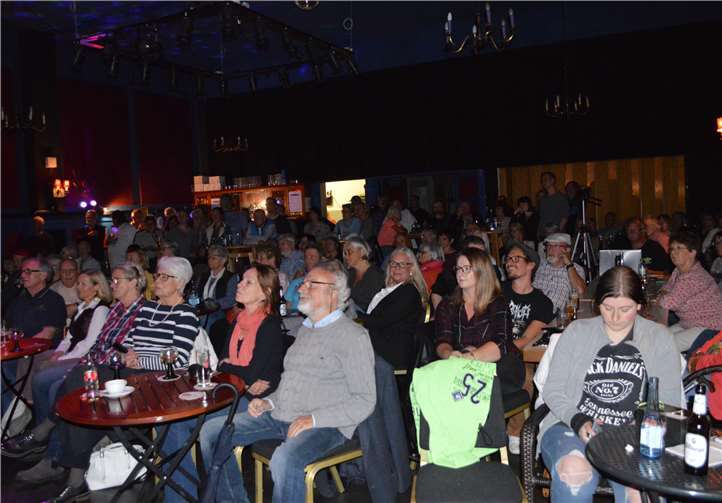 Gut 120 Fans ließen sich die Geheimratsecken nicht entgehen.