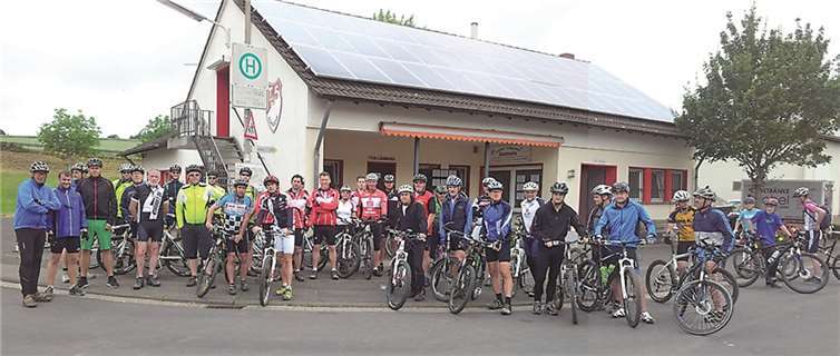 Gut 40 Radler beteiligten sich an der Premiere der geführten Mountainbike-Tour im Rahmen des Sportfestes des TuS Löhndorf.privat