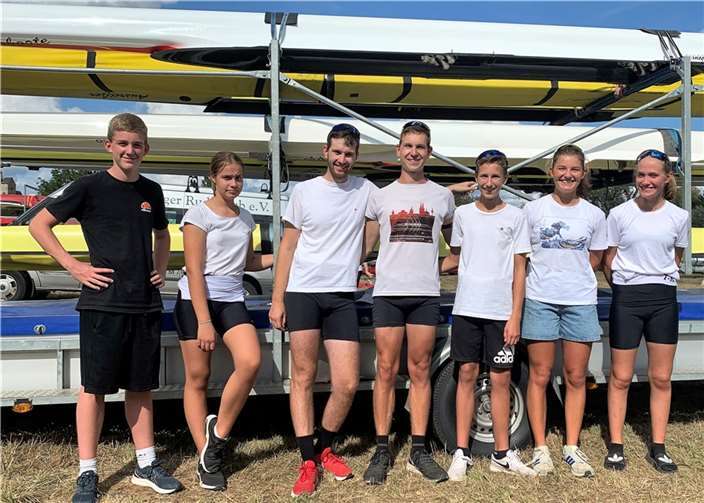 Gut Lachen haben die Sportler der RG Treis-Karden, Schülerinnen und Schüler des KuBa-Gymnasiums Münstermaifeld und Ehemalige. Mit 17 Siegen bei 21 Starts waren sie außerordentlich erfolgreich, (v.l.n.r.) Benjamin Bröker, Nika Freiwald, Tim Bier, Simon Haible, Jannis Junglas, Felicitas Welter und Alena Röser. Es fehlt Susanna Sobol.  Foto: privat