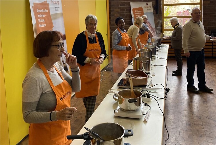 Gut angenommen wurde das Suppen-Solidaritätsessen beim Kolping-Gedenktag in Lahnstein. Fotos: Th. Schneider