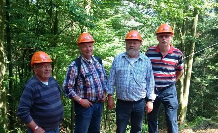 Gut behelmt auf großer Fahrt.  Privat