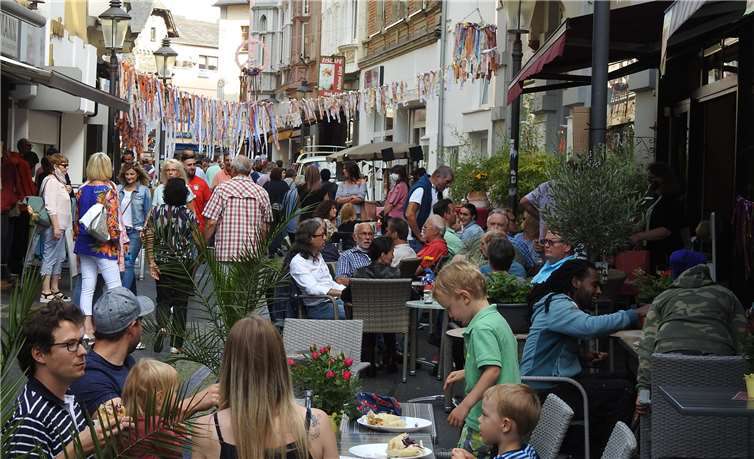 Gut besucht war die Andernacher Innenstadt beim First Friday. Fotos: Wamfo.DE
