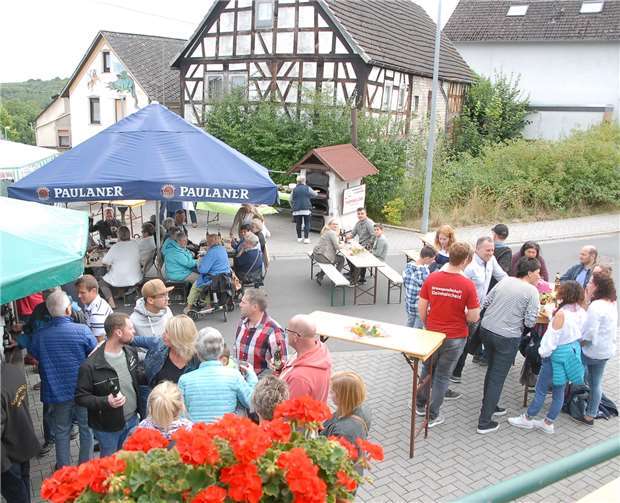 Gut besucht war die Veranstaltung des Dorfverschönerungsvereinsam vergangenen Samstag in Kleinmaischeid. Fotos: -KER-