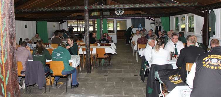 Gut besucht wurde das Schützenfest der St. Hubertus Schützenbruderschaft Oberzissen auf der Schießanlage der St. Sebastianus Schützenbruderschaft Niederlützingen.Fotos: WK