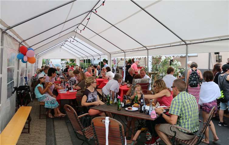 Gut besucht wurde das siebte Straßenfest.privat