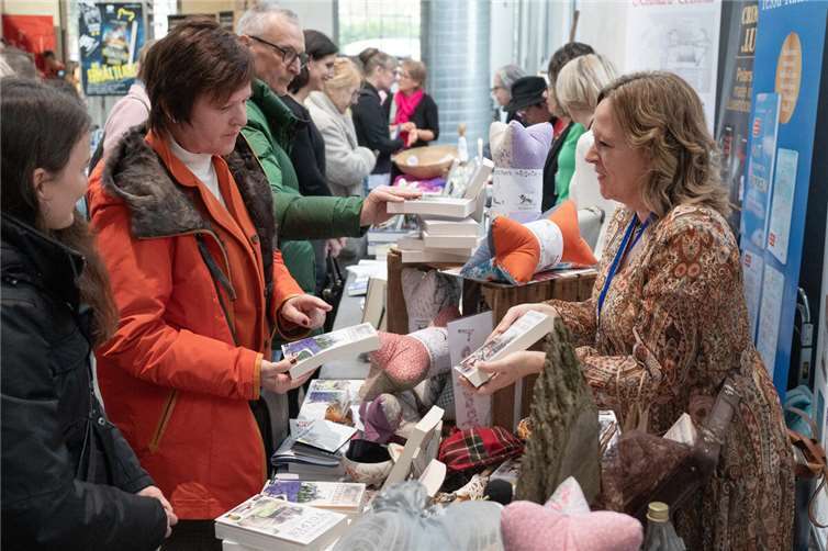 Gut besuchte Buchmesse in der Krupp`sche Halle der Sayner Hütte in Bendorf.  Fotos: SCH