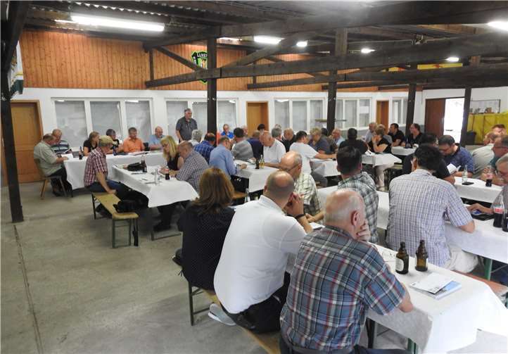 Gut besuchter Informationsabend in der Schützenhalle in Luxem. Foto: Matthias Steffens