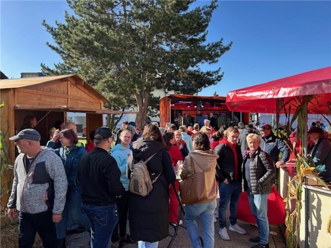 Trotz Wetterkapriolen wieder eine starke Leistung der Dorfgemeinschaft Gut besuchter Oberdreeser Herbstmarkt.