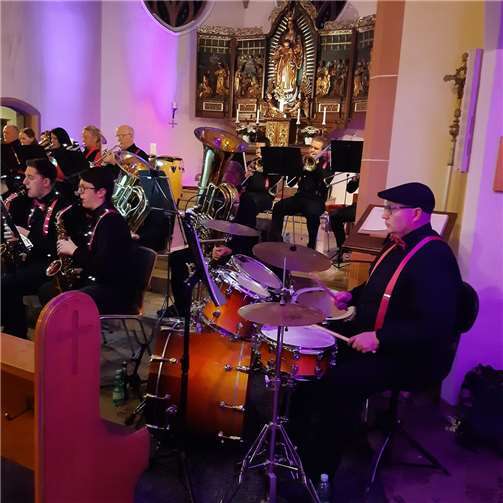 Gut durch ihren Dirigenten Bernhard Senn vorbereitet, boten die 26 Musiker eine Mischung aus Klassik und Moderne.  Foto: Margret Senn