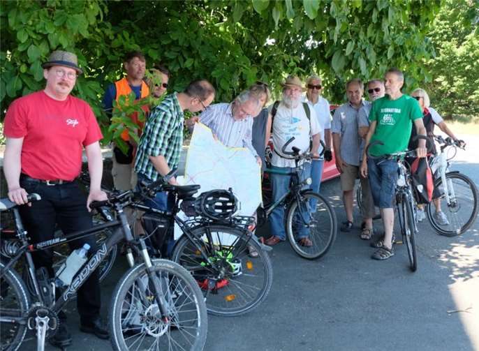 Gut ein Dutzend Radfahrer traf sich am Bahnhof Bassenheim und erkundete attraktive Strecken in Richtung Koblenz.T. Bernhard