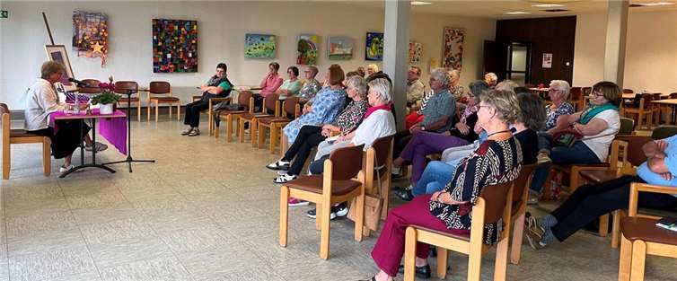 Gut gefüllt war der Pfarrsaal St. Michael in Feldkirchen bei einem Diskussionsabend, zu dem die kfd Gruppen Feldkirchen, Leutesdorf und Rheinbrohl eingeladen hatten. Foto: Petra Frey, Neuwied