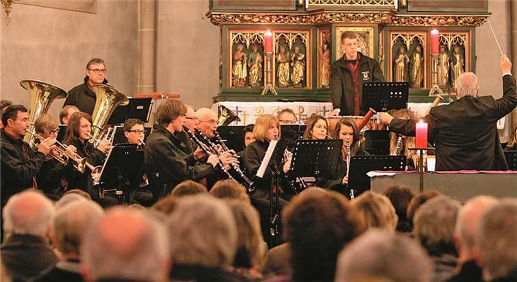 Gut gefüllt war die Adenauer Pfarrkirchen beim Konzert des Stadtorchester, das 110-jähriges Jubiläum feierte. SES