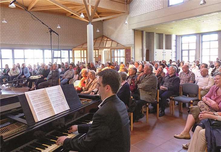 Gut gefüllt waren die Reihen beim Benefizkonzert für die Rheinbach-Meckenheimer Tafel. -WM-