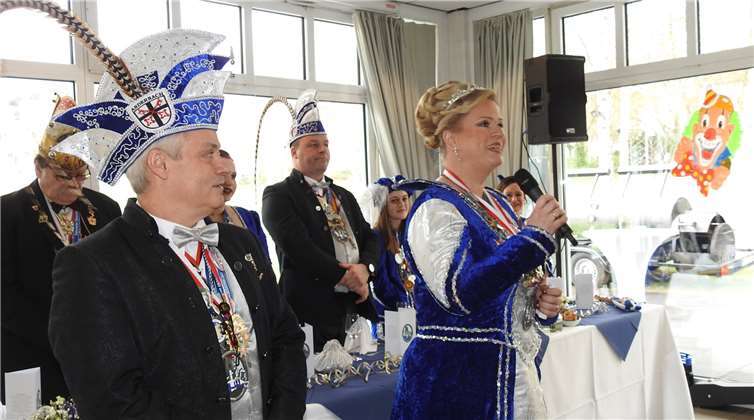 Gut gelaunt begrüße Prinzessin Katja i. Ihre Gäste beim Liebesmahl.Fotos: WAMFO.DE