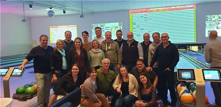 Gut gelaunt eroberte die Polcher Badmintongruppe das neue Spielfeld.  Foto:privat