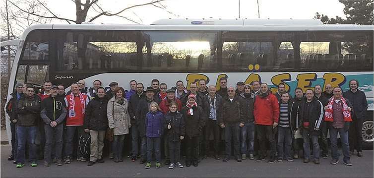 Gut gelaunt ging's mit dem Bus nach Mainz zum Bundesliga-Spiel. privat