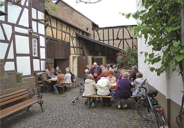 Gut gelaunt kehrten die Teilnehmer beim Wandertag am Heimatmuseum ein und verbrachten einen gemütlichen Nachmittag. WK