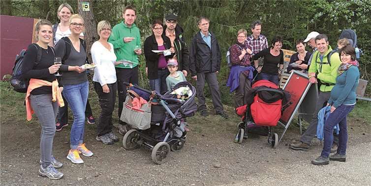 Gut gelaunt machten sich die Wanderer aus Müllenbach auf den Weg nach Dernau.privat