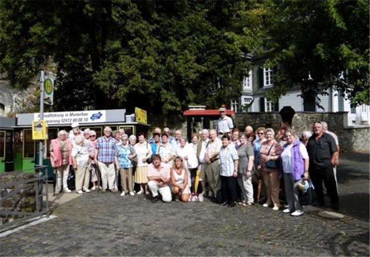 Gut gelaunt traf sich die Gruppe gegen Mittag, um gemeinsam die historische Stadt Monschau zu besichtigen. privat