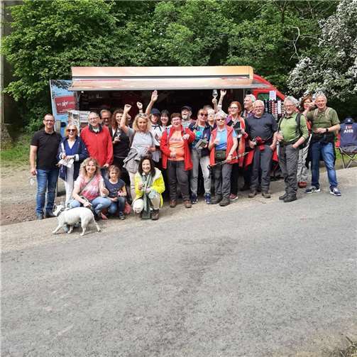 Gut gelaunt traf sich kürzlich eine große Wandergruppe unter der Leitung der Vorsitzenden Irmgard Harst, um mit dem Bus von Dedenbach aus ins Ahrtal zu fahren. Foto: privat