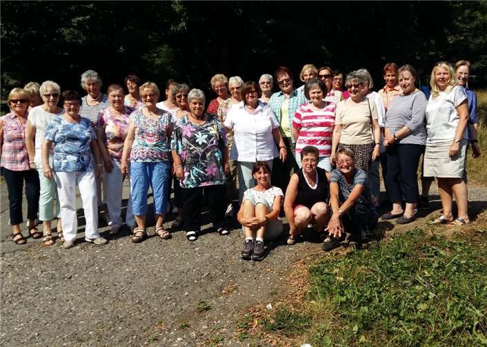 Gut gelaunt unterwegs: die Mitglieder des Frauenchors Wollendorf.privat