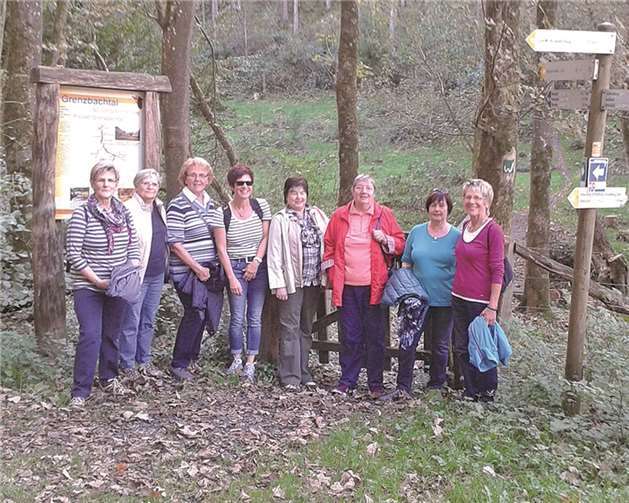 Gut gelaunt wanderten die Teilnehmerinnen durch das Grenzbachtal bis nach Oberlahr.privat
