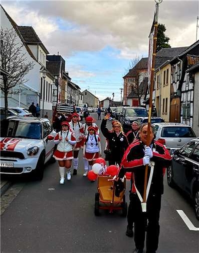 Gut gelaunt zog man mit Musik durchs Dorf.