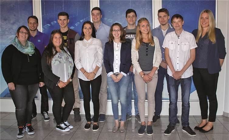 Gut gelaunte Gesichter beim Start ins Berufsleben – die SHD AG begrüßt die neuen Auszubildenden im Büropark des Unternehmens. privat