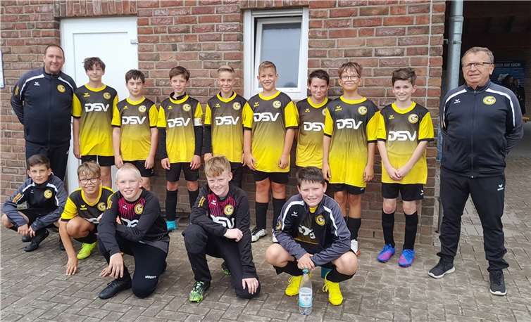 Gut gestartet: die neue GSG-D1 mit ihrem Trainerteam Wolfang Drolshagen (r.) und Frank Michels (l.).  Foto: privat