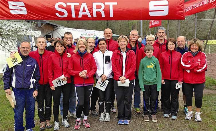 Gut vorbereitet waren die Westumer Lauftreffler beim Start am sechsten Volkslauf in Hönningen/Ahr.privat