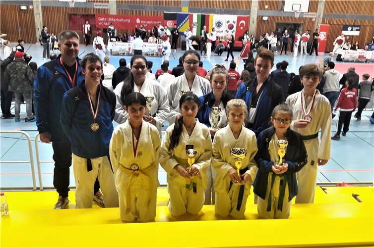 Gute Ergebnisse erzielten die KampfsportlerInnen beim Wettkampf in Brühl.  privat