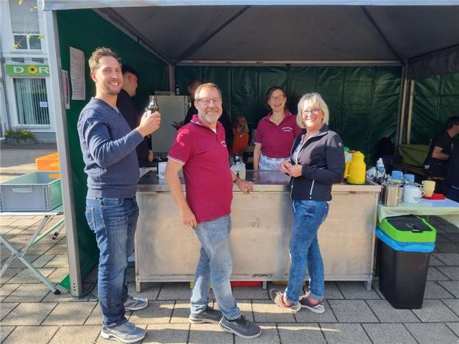 Gute Laune auf dem Backesfest.  Foto: Elli Korittke