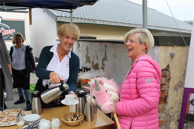 Oberbreisig feierte gelungenes Kirmes-Wochenende Gute Laune bei Kaffee und Kuchen. Fotos: DU