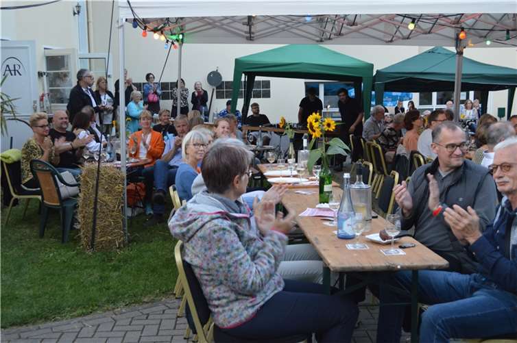 Gute Laune bei allen Gästen.