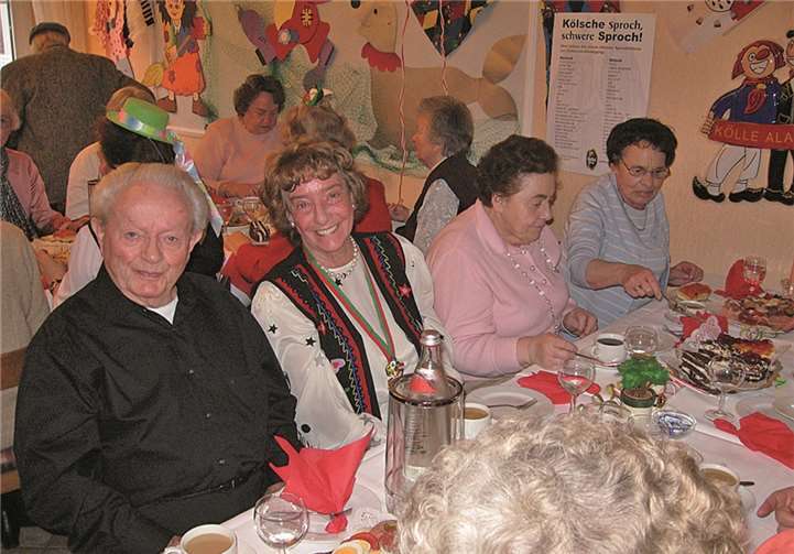 Gute Laune bei einer Seniorenfeier der Bürgergesellschaft.