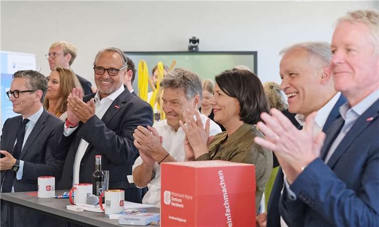 Gute Laune beim Koblenzer Handwerk (von rechts): ZDH-Generalsekretär Holger Schwannecke, HwK-Präsident Kurt Krautscheid, Landeswirtschaftsministerin Daniela Schmitt, Bundeswirtschaftsminister Robert Habeck und HwK-Hauptgeschäftsführer Ralf Hellrich.