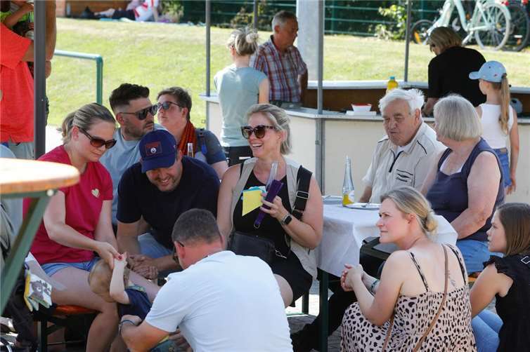 Gute Laune beim Sommerfest.  Foto: Thorsten Stephan