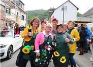 Gute Laune brachte diese Dernauer Damentruppe mit. 