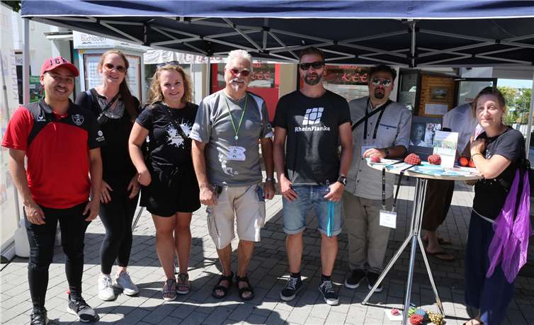 Gute Laune herrschte am Stand der Rheinflanke. Fotos: StF