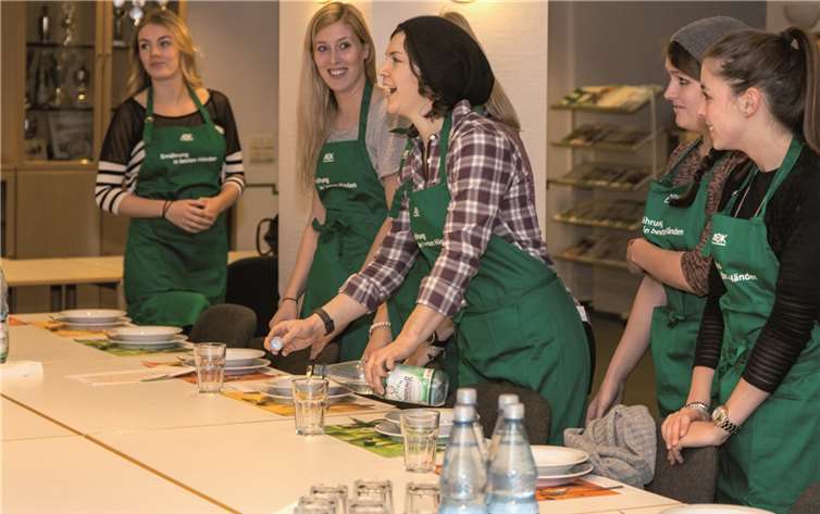 Gute Stimmung: Eva Frank und ihre Mitspielerinnen freuen sich besonders auf den praktischen Teil des Kurses. Vulkan-Ladies Koblenz/Weibern
