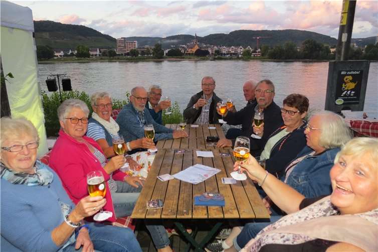 Gute Stimmung am Rheinufer.