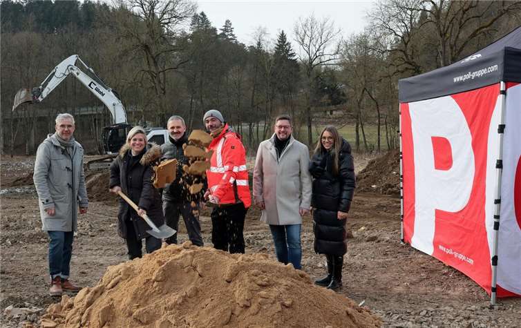 Gute Stimmung bei Spatenstich.  Foto: Werner Dreschers