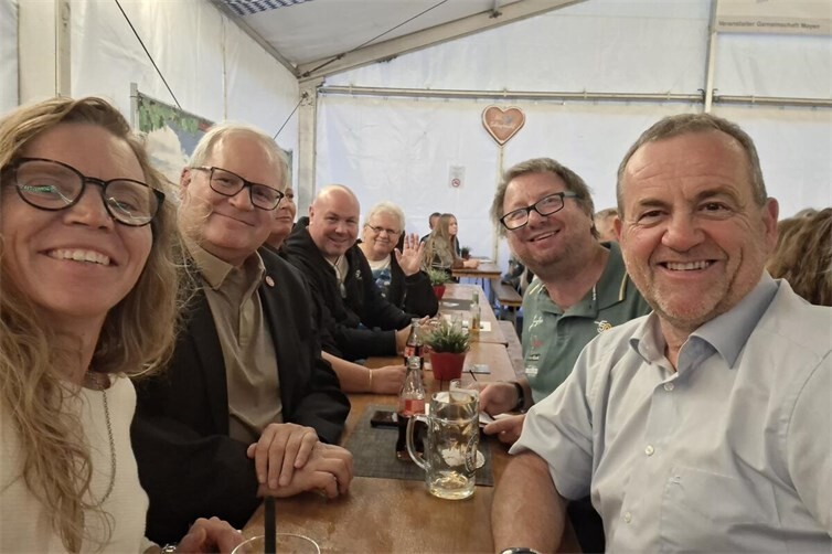 Gute Stimmung bei den Geehrten am AC Mayen Tisch