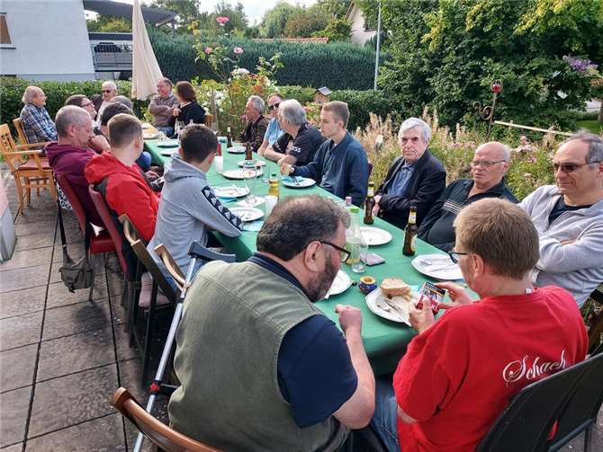 Gute Stimmung beim Grillfest des Schachclubs Remagen-Sinzig. Foto: privat