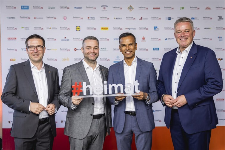 Gute Stimmung beim Landesfest: (von links) Marcus Klein, Chef der Staatskanzlei, Torsten Welling, Bevollmächtigter des Landes beim Bund, evm-Vorstand Mithun Basu und Ministerpräsident Gordon Schnieder.