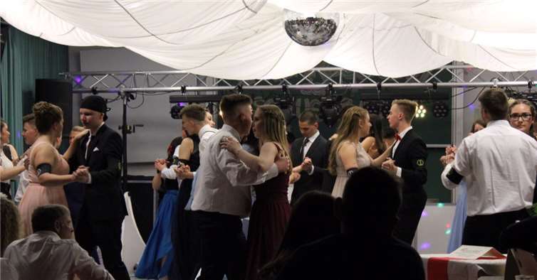 Gute Stimmung beim traditionellen Abschlussball.Privat