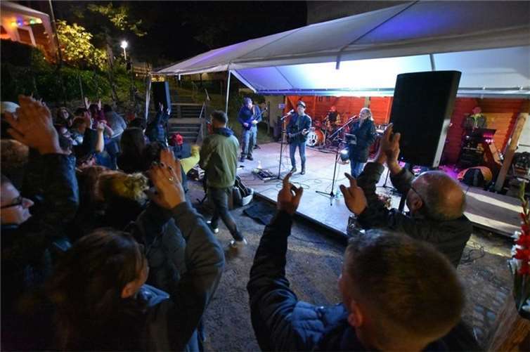 Gute Stimmung herrschte auf dem Oberzissener Weinfest.Foto: Heimatverein Oberzissen e.V.