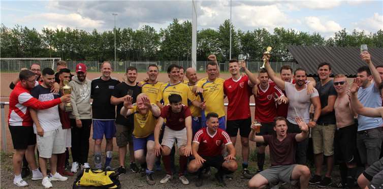 Gute Stimmung herrschte bei den Teilnehmern auch am Ende des Kleinfeldturniers. Fotos: WK