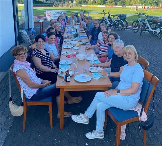 Gute Stimmung herrschte beim Forellenessen.  Foto: Marlies Herrmann